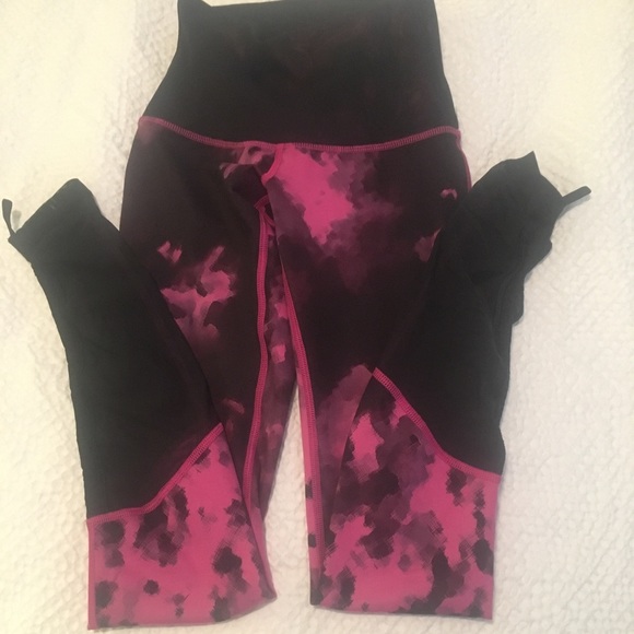 New pink/black leggings - Picture 2 of 3